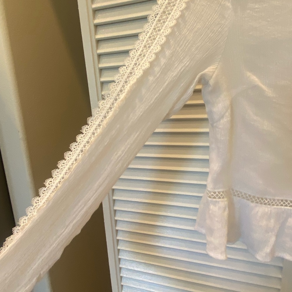 Urban Outfitters White Lace Top Size XS - Picture 2 of 13